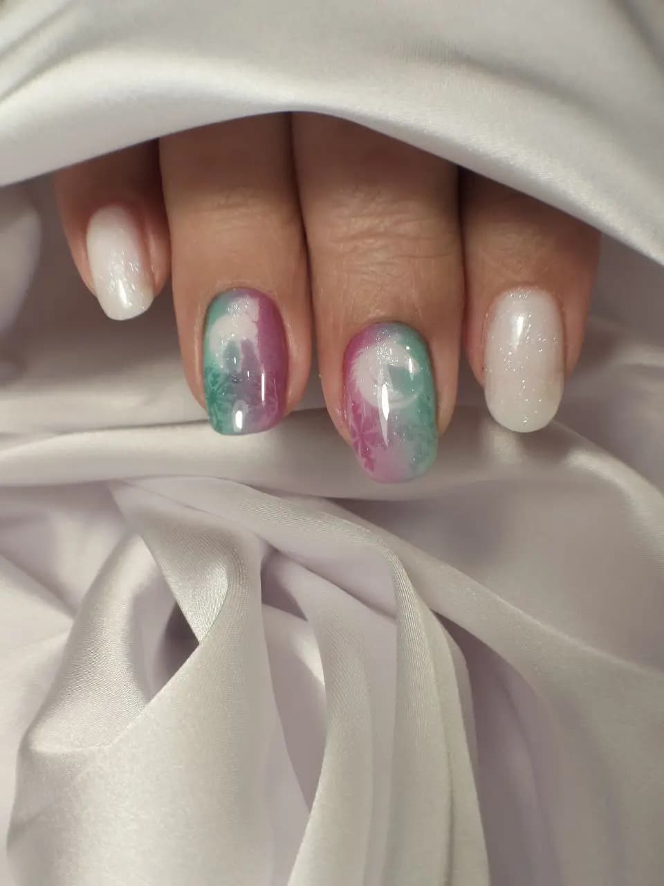 Маникюр в студии ЛИЧИ